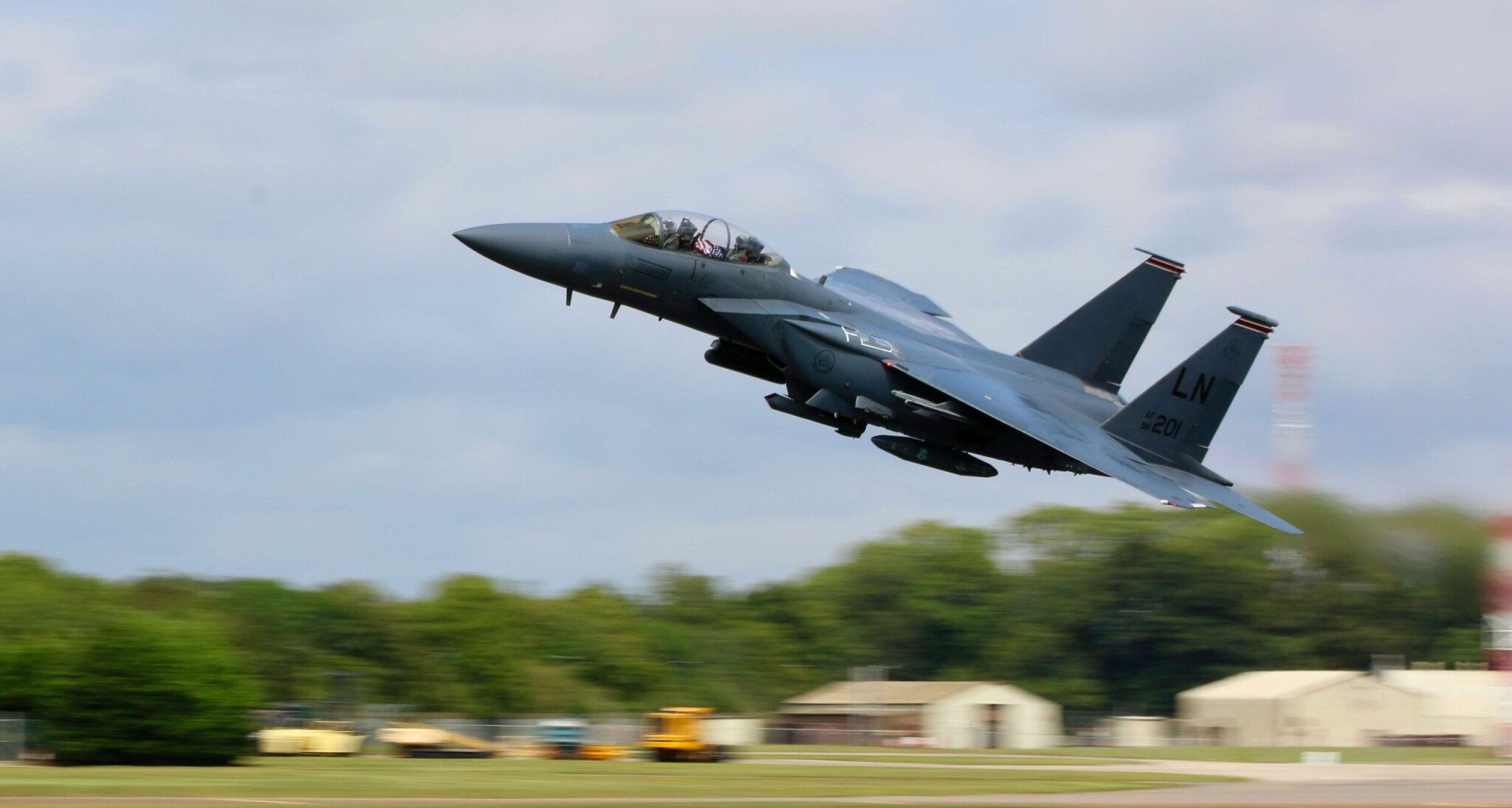 Zbrojári z Boeingu idú do štrajku. Firma, čo vyrába stíhačky F-15 a F-18, nestála od roku 1996