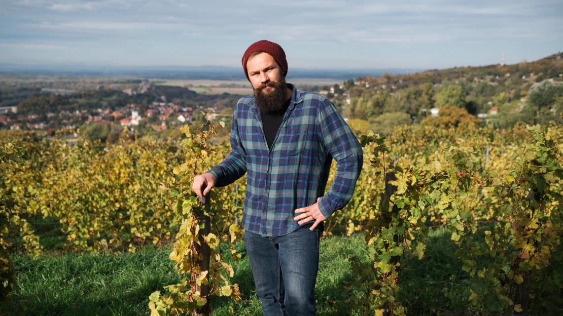 Slovák so svojimi vínami prerazil aj v michelinských reštauráciách. Vyrába víno aj pre Patrika Tkáča