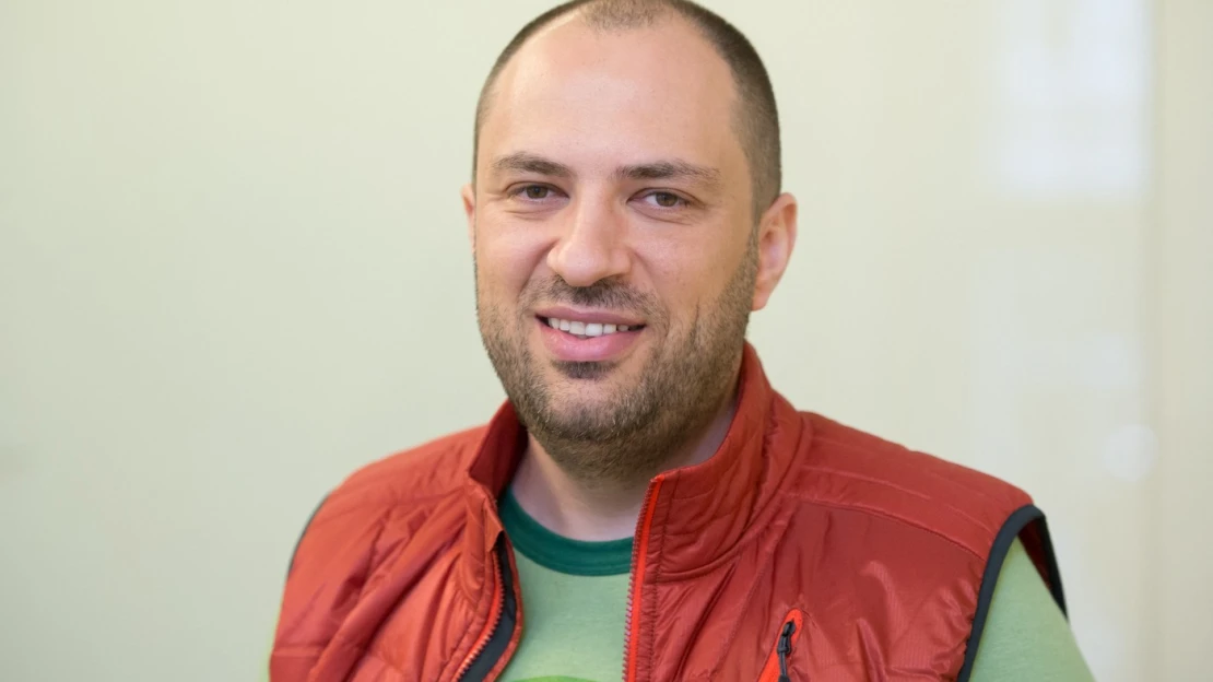 Miliardárom sa stal na schodoch. Príbeh zakladateľa siete WhatsApp je ako z filmu