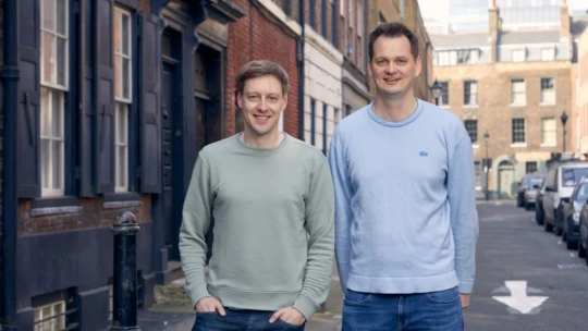 Investičný startup ide po krku nielen Revolutu. Má miliardu dolárov, AI a plán