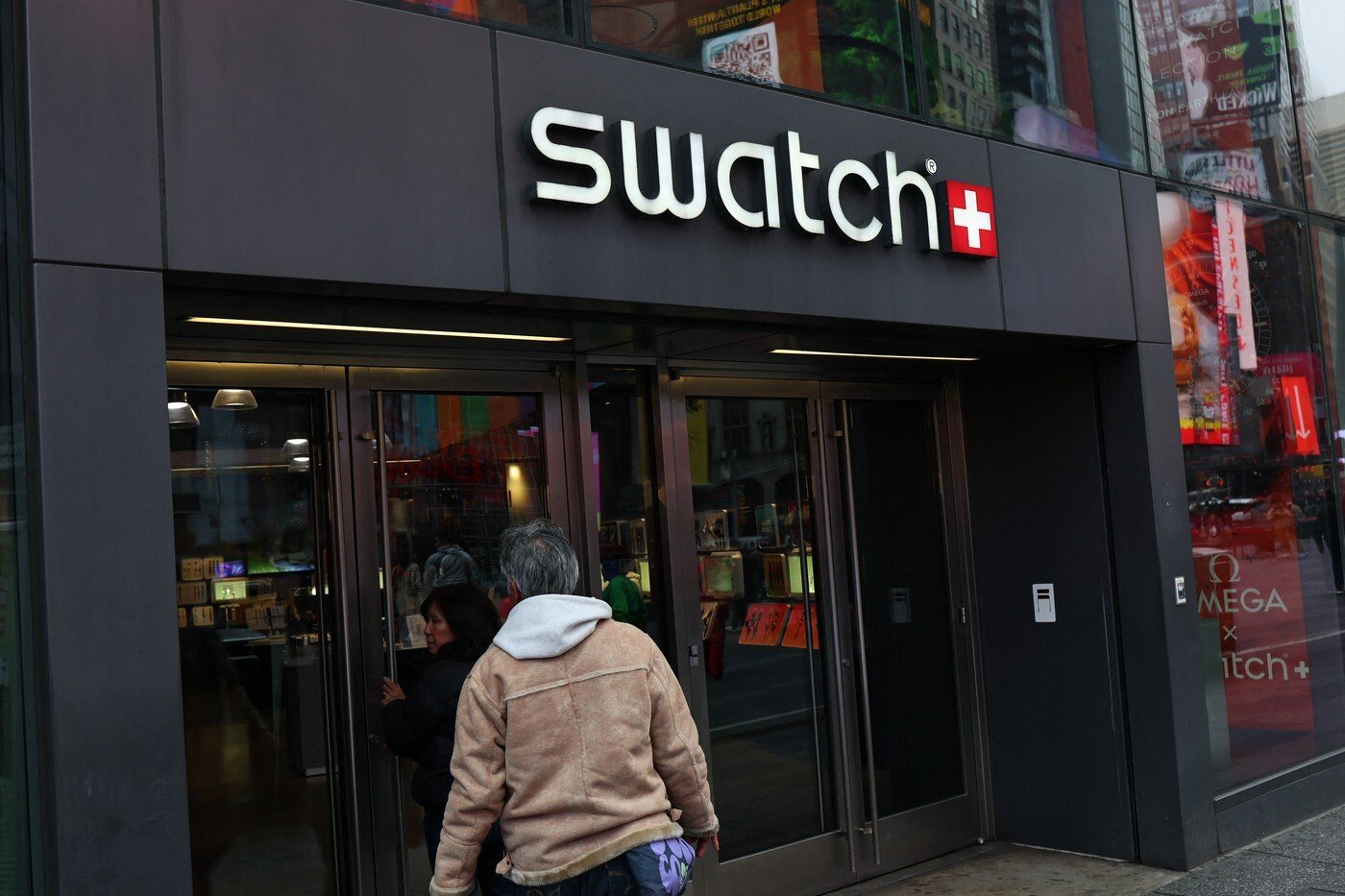 Výrobca hodiniek Swatch v reklame urazil Číňanov, jeho akcie sa okamžite prepadli