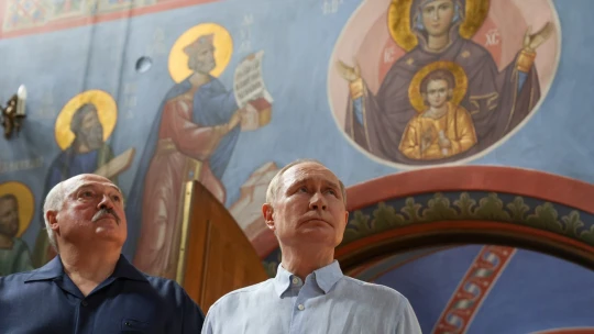 Putin tvrdí, že ruská ekonomika je stabilná. Útoky pritom vyvolali palivovú krízu