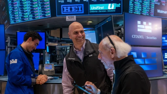 Šesť akcií bude kraľovať novému cyklu 2026. Experti ich teraz potichu nakupujú