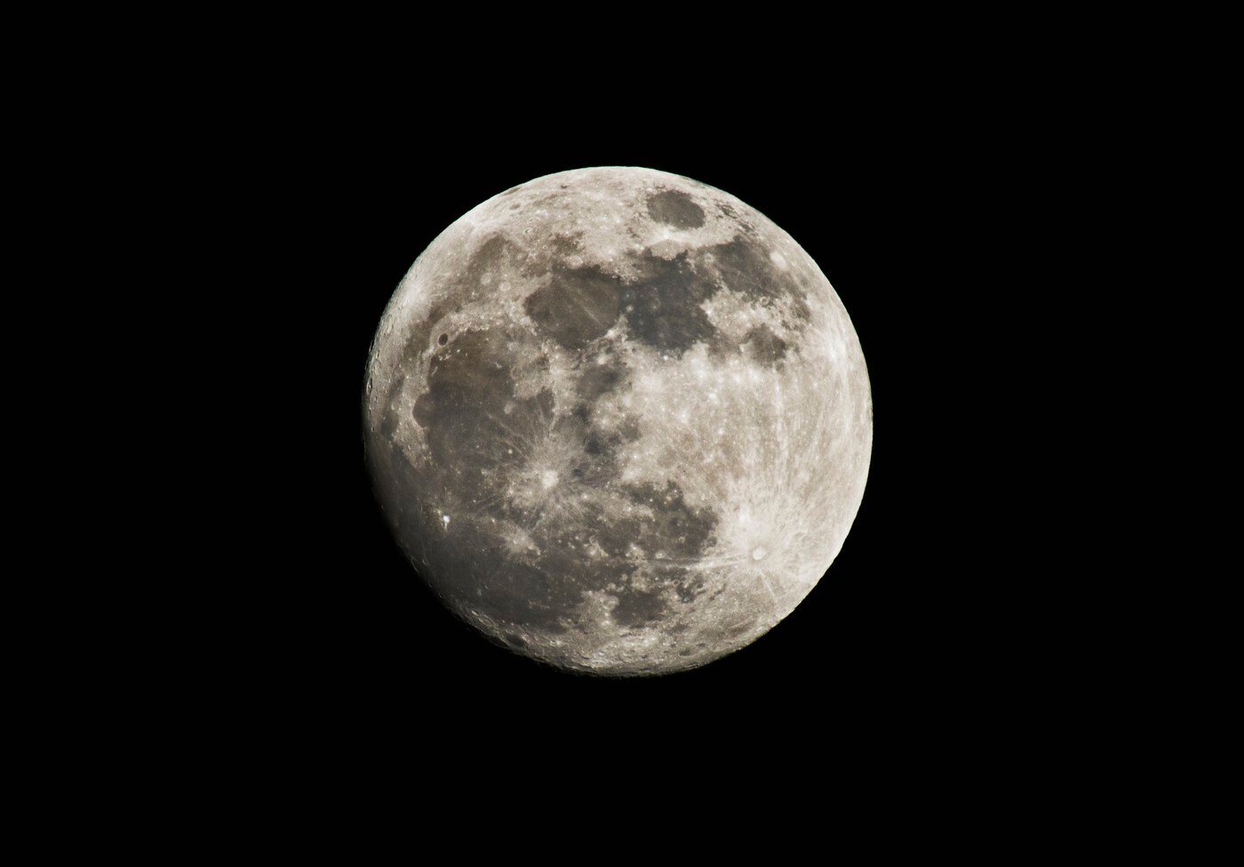 NASA škrtá štvrtinu rozpočtu, ale aj tak oznámi plány vybudovať na Mesiaci jadrový reaktor