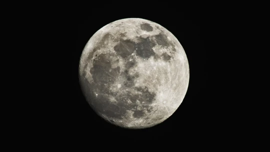 NASA škrtá štvrtinu rozpočtu, ale aj tak oznámi plány vybudovať na Mesiaci jadrový reaktor