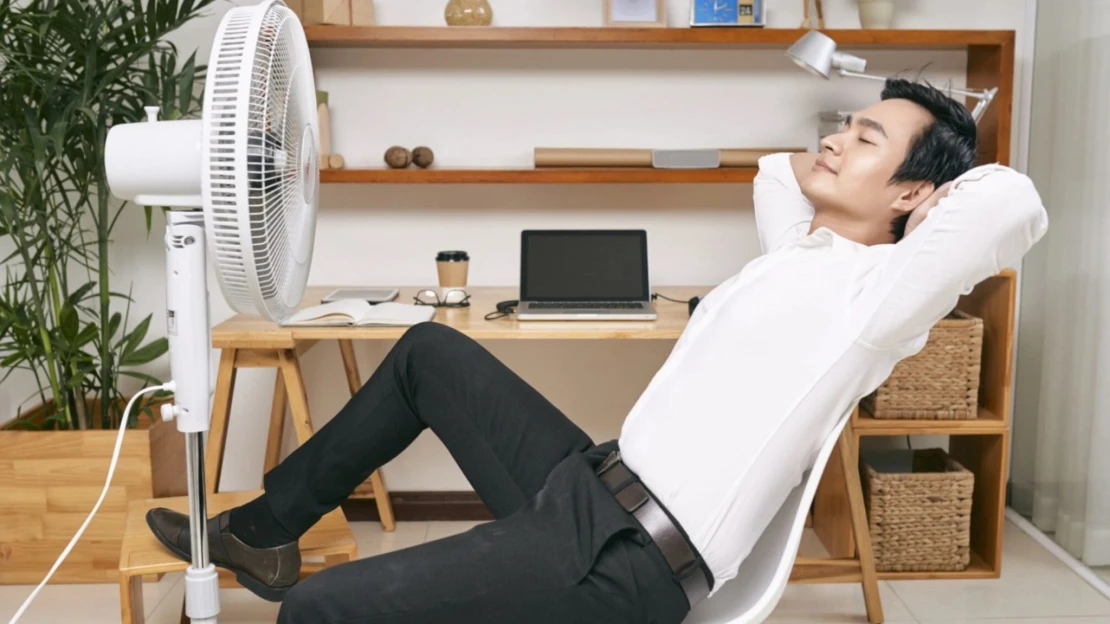 Klimatizácia už nestačí. Firmy bojujú s horúčavami zmrzlinou aj nočnou prácou