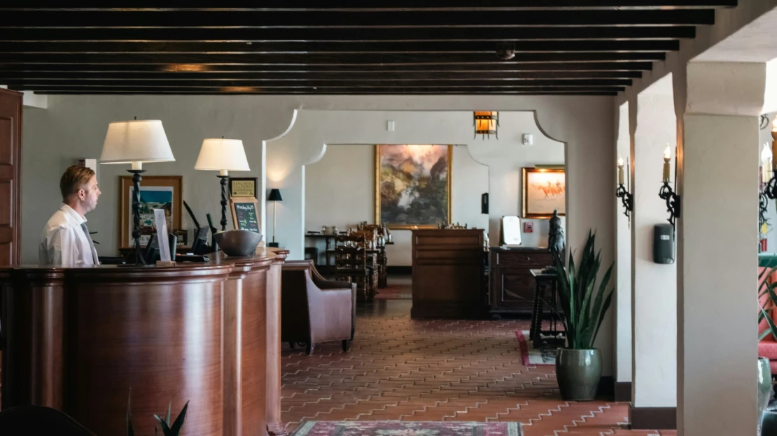 Známy hotel v Bratislave potichu skrachoval. Jeho partneri už 15 rokov čakajú na svoje peniaze