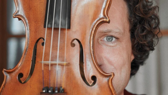 Chcel odísť na Sibír, napokon si vybral Írsko. Dnes slovenský huslista vypredáva koncerty