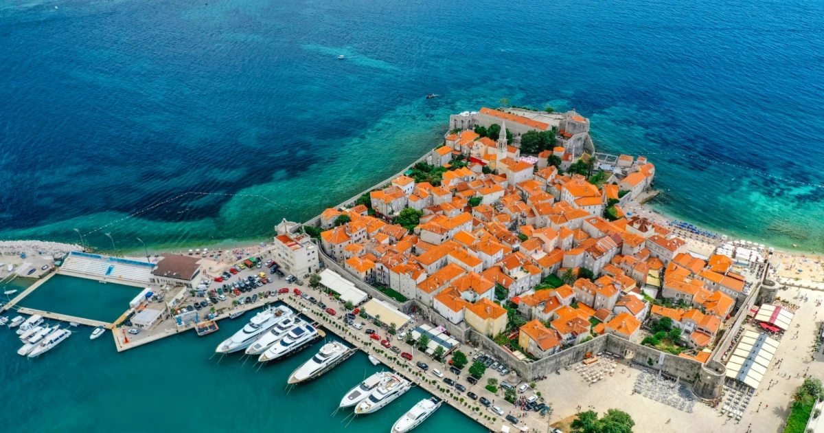 Budva - pohľad na staré mesto