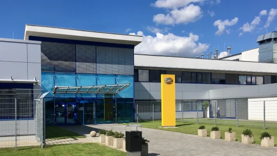 Veľký výrobca svetiel Hella začal na Slovensku prepúšťať. Výpovede nebudú hromadné, tvrdia odborári