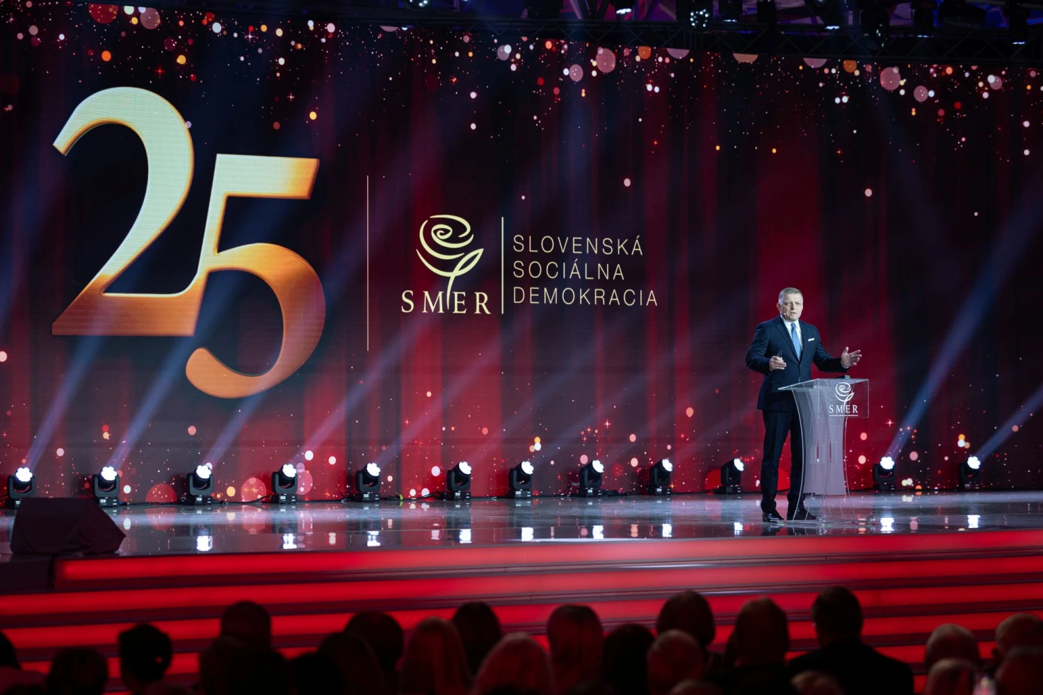 Miznúce sviatky a chýbajúce peniaze. Ekonomike nestačí, že pôjdu ľudia do práce