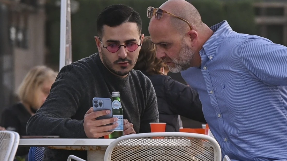 Zadržali Simona Levieva, ktorý na Tindri okradol ženy o milióny dolárov