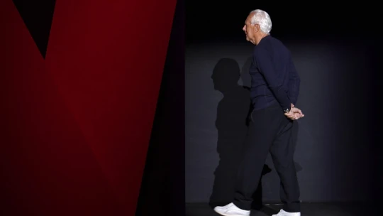 Armani nenechal nič na náhodu: Presný plán predaja módneho domu a päť nových miliardárov