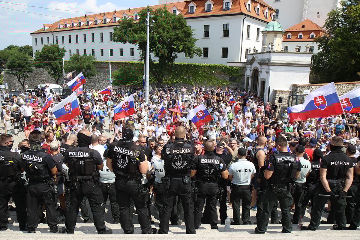 Protest proti očkovaniu a pandemickým opatreniam z júla 2021. Foto: SITA/AP