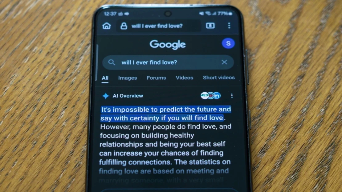 AI ako tichý zabijak biznisu. Ľudia už neklikajú na weby firiem, stačí im zhrnutie od AI