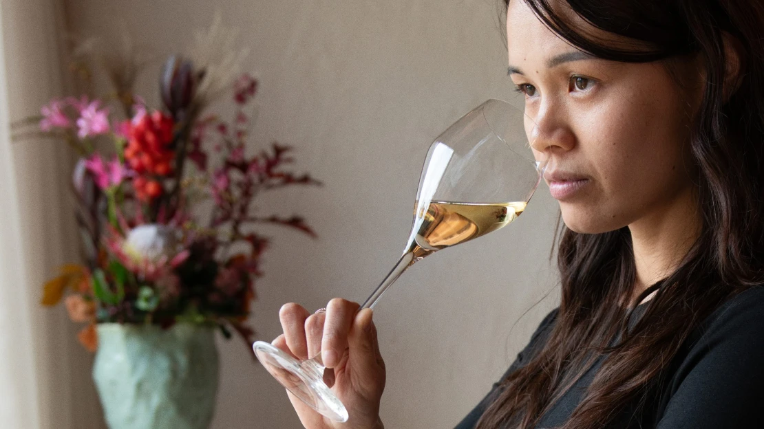 Rozhoduje o šampanskom, ktoré pije Madonna. Najlepšia kombinácia? S hamburgerom