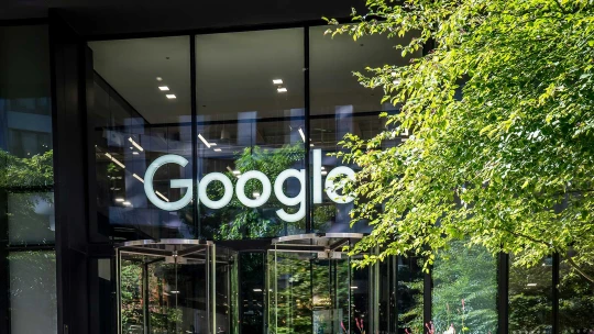 Veľký ako ekonomika Indie. Hodnota akcií Alphabetu sa vďaka boomu AI blíži k štyrom biliónom dolárov