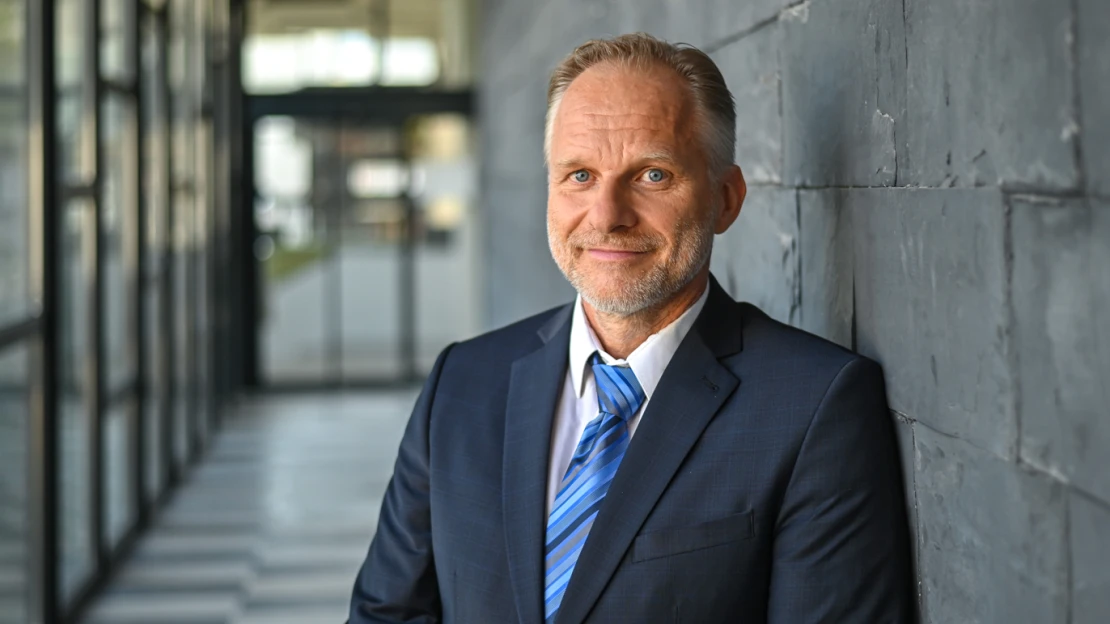 AI za nás nevyrieši všetko. Potrebujeme rozvíjať kritické myslenie, tvrdí Igor Farkaš