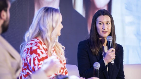 Nebojme sa hovoriť áno. Zora Mistríková a Michaela Bauer o tom, prečo v biznise chýbajú ženy