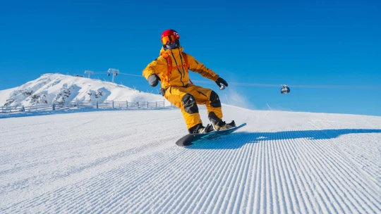 Ranný menčester na zjazdovkách, večerné lyžovanie a festivaly. Aj takto môže vyzerať zima v Jasnej