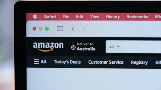 Amazon investuje 25 miliárd dolárov do AI startupu Anthropic. V hre je aj kontrakt za 100 miliárd