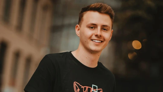 Ako zarobiť na YouTube? Mladý Čech znásobil svoj dosah za mesiac vďaka AI dabingu