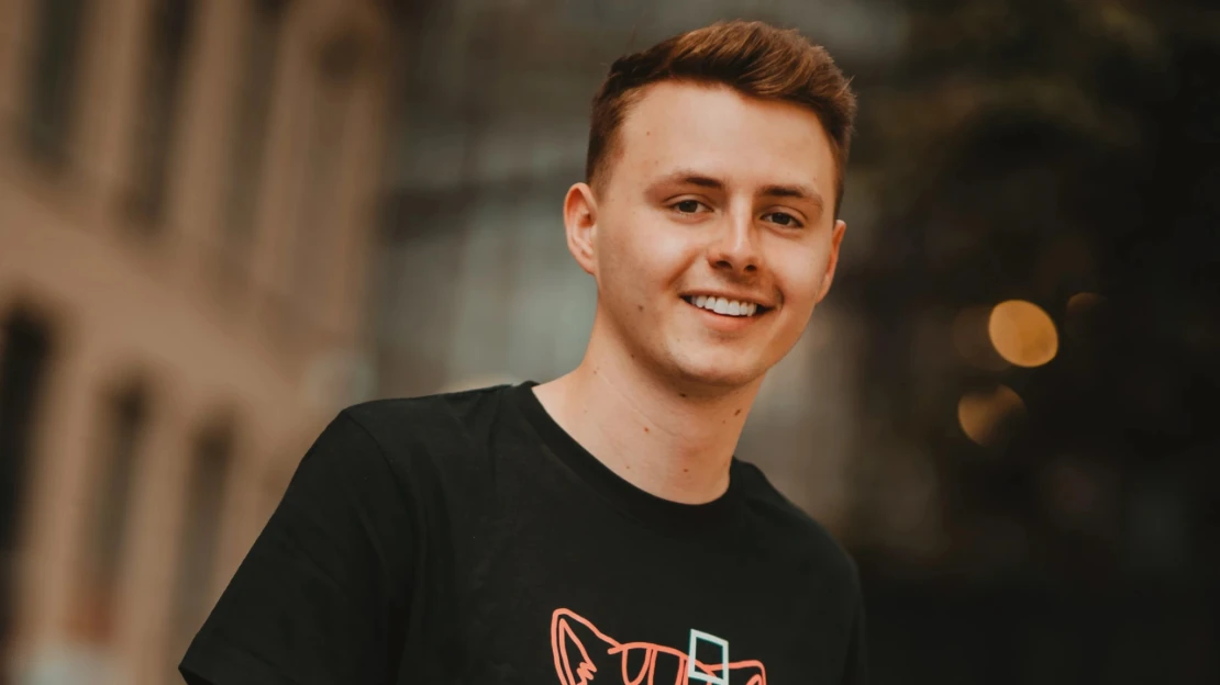 Ako zarobiť na YouTube? Mladý Čech znásobil svoj dosah za mesiac vďaka AI dabingu