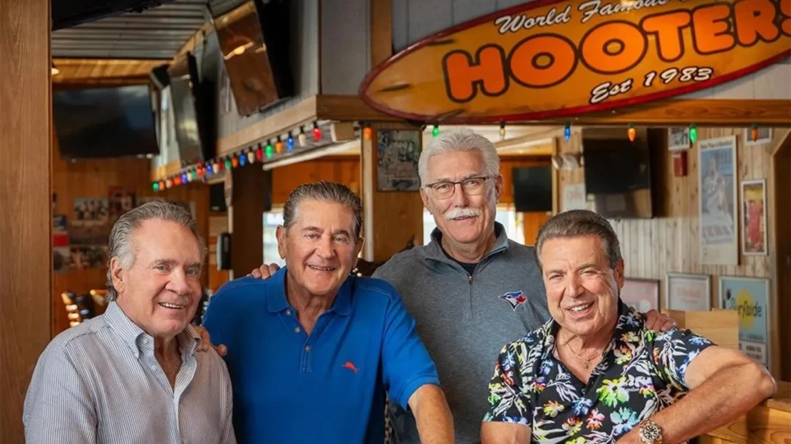 Je to naša povinnosť. Priatelia z Floridy zachraňujú sieť veľkých výstrihov Hooters