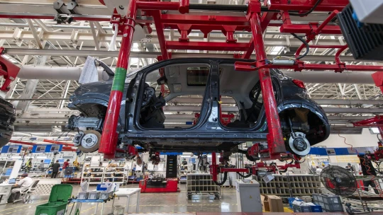 Nemecký priemysel v septembri vzrástol, pomohol mu automotive. Medziročne je ale dole