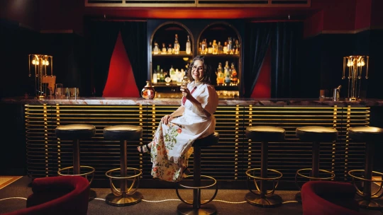 S dieťaťom utekala pred občianskou vojnou. Dnes je najvplyvnejšou ženou rumového biznisu