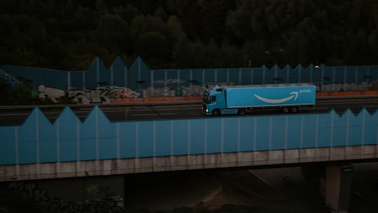 Malá chyba, veľký probém. Amazon spôsobil celosvetový výpadok, prečo je od neho internet závislý?