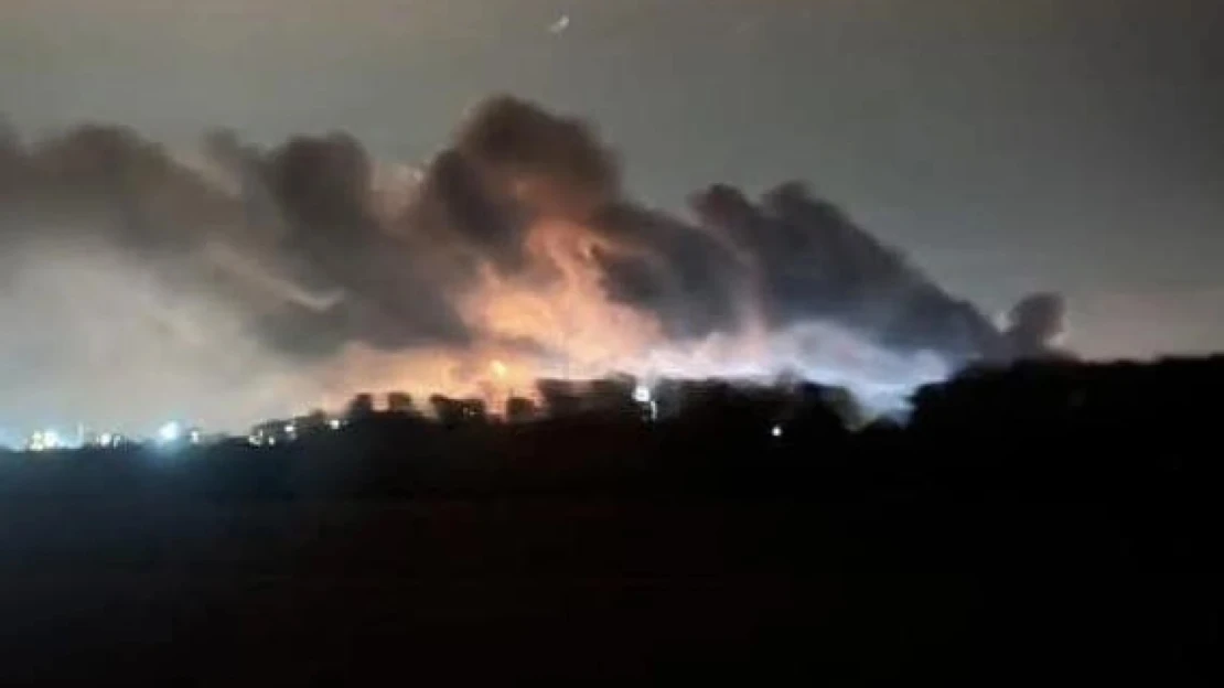 V sesterskej rafinérii Slovnaftu neďaleko Budapešti vypukol požiar, zasahujú tam od noci hasiči