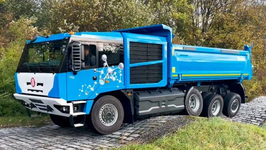 Smetiarske a komunálne auto v roku 2028? Autonómna tatrovka, ktorá nedymí, jazdí na vodík