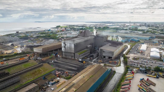 Zelené oceliarne: český miliardár buduje vo Walese fabriku budúcnosti