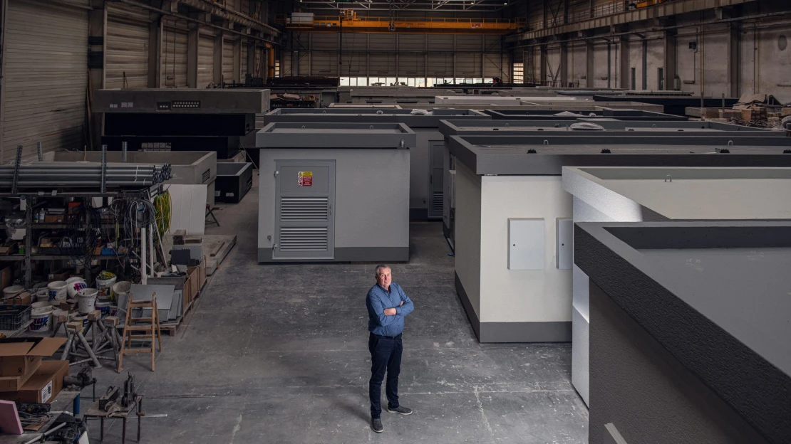 Našli ho zákazníci až v Luxemburgu. Teraz dodáva trafostanice do celej Európy