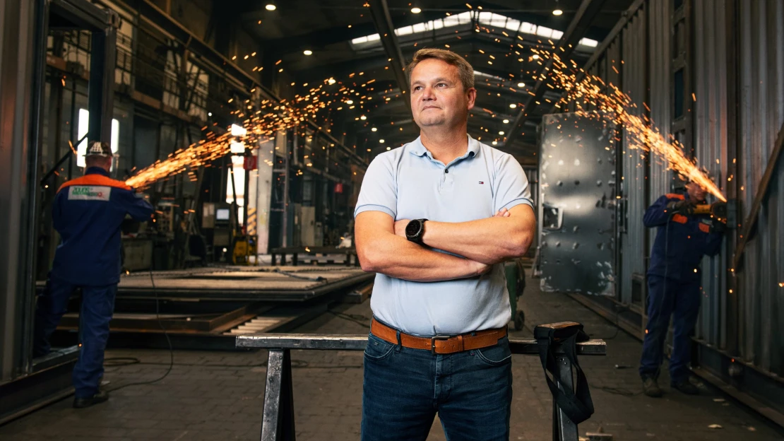 Zo skladu pri Nitre do Európy: Slovenská firma vyrába kontajnery pre dátové centrá aj ropné plošiny