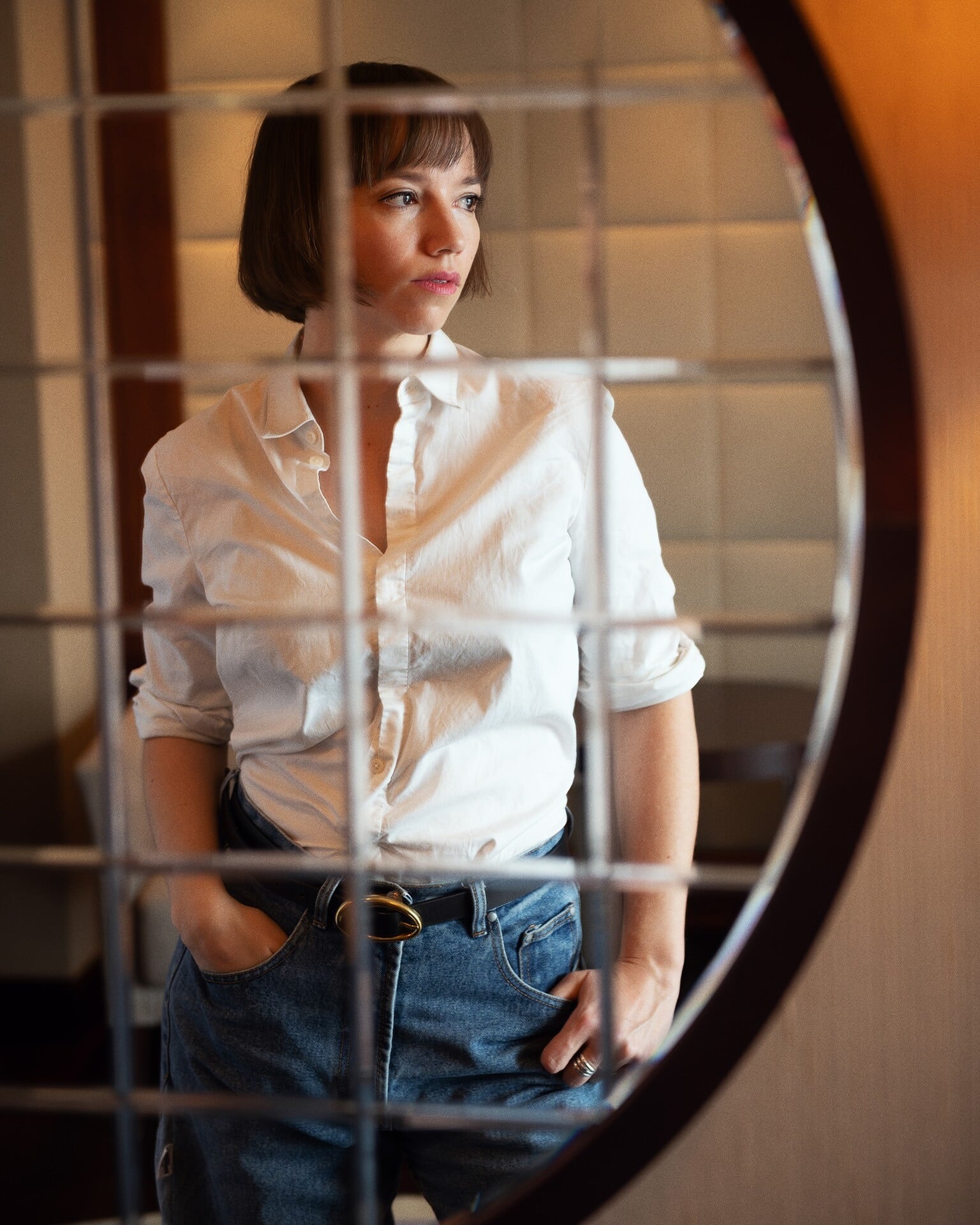 na snímke mladá žena