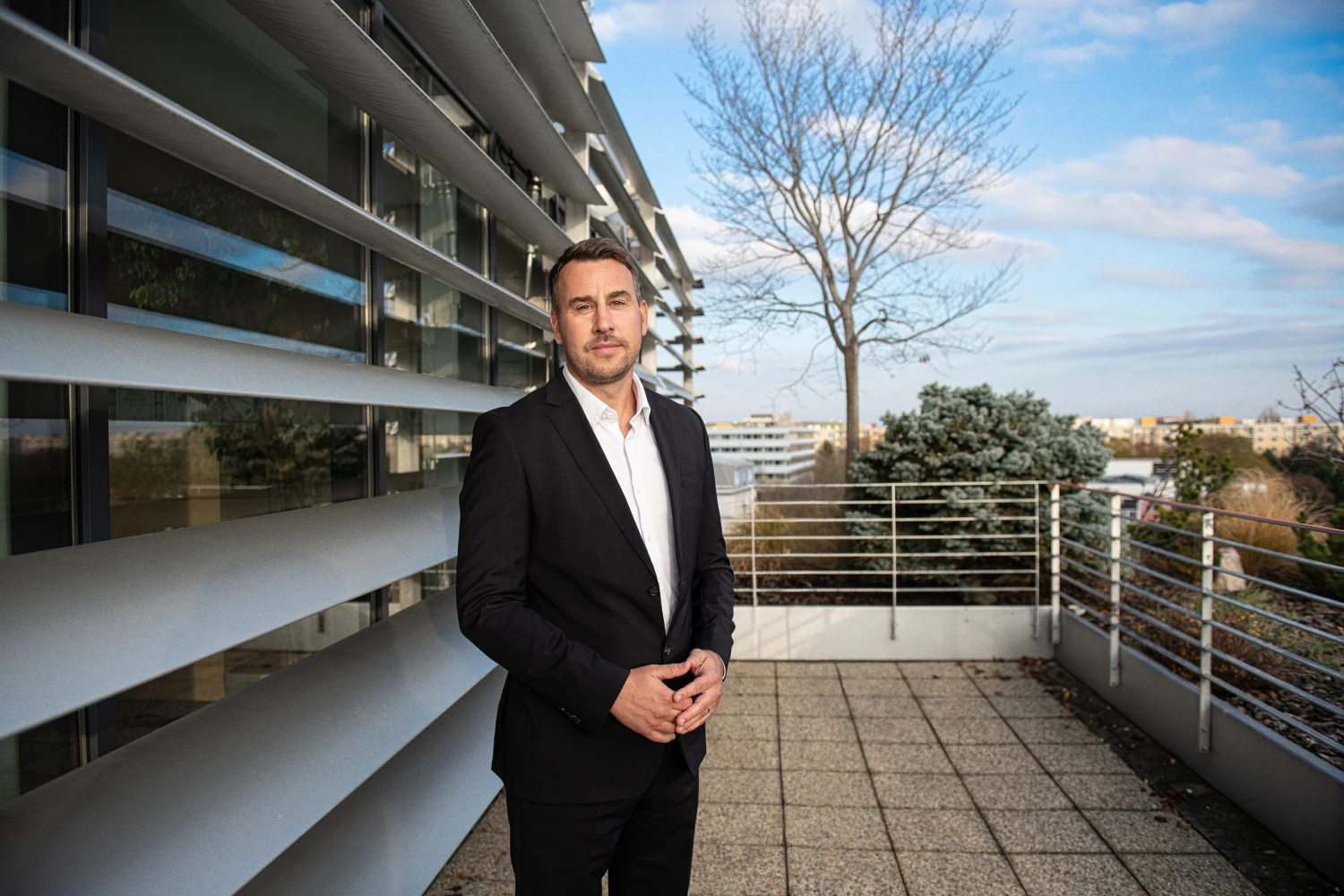 Jadro je dobrý základ, ale drahý. Doplní ho slnko, vraví šéf firmy, ktorá kúpila 32 solárnych parkov