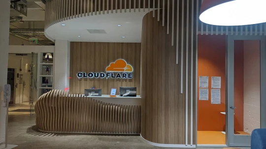 Myslíte si, že sa stredovek nedá zažiť? Kolaps Cloudflaru si nás všetkých vychutnal