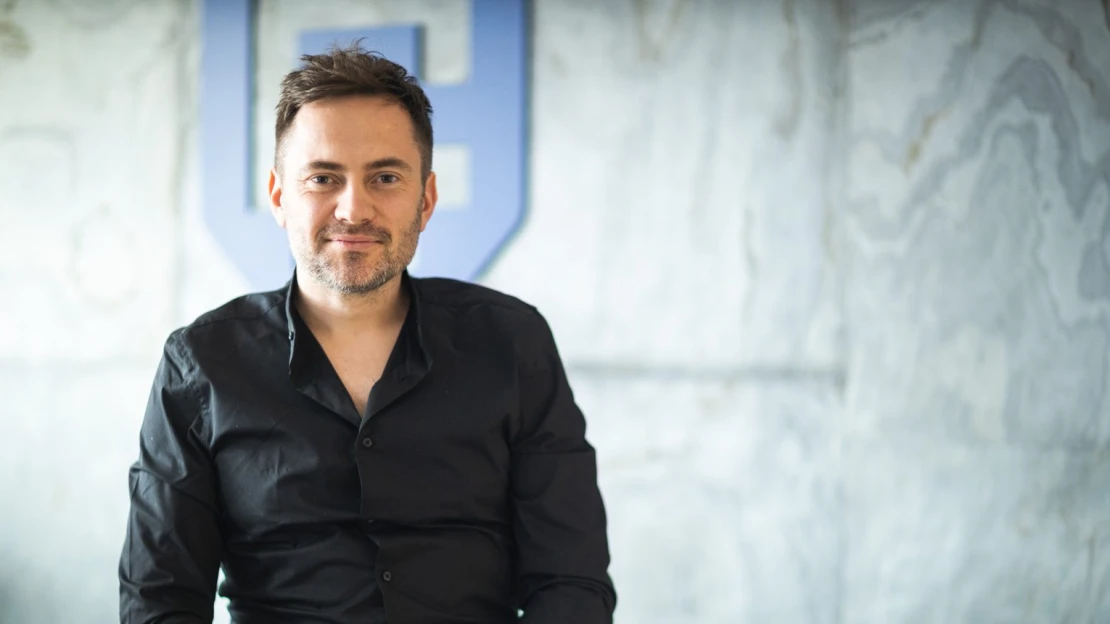 Vývoj bez kontextu páli peniaze. Tím musí chápať, ako klient zarába, hovorí šéf Coderamy