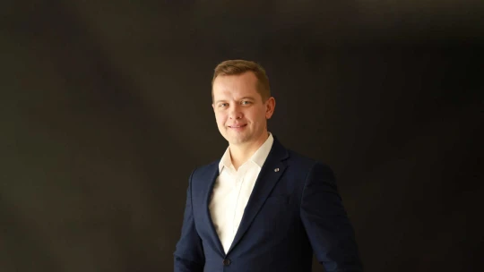 Čudná firma bez šéfa generuje miliónové tržby. Zamestnanci sa riadia a platia sami