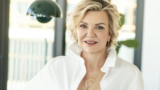 Všetky miliardové nákupy prechádzajú jej rukami. Zoznámte sa s najmocnejšou ženou farmácie, ktorej verí aj Haščák