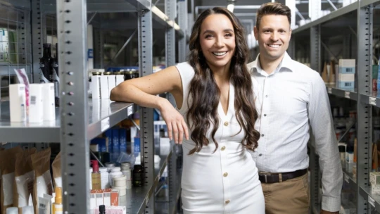 Stonásobný obrat. Manželia spravili z malej lekárne rodičov stámiliónový e-shop