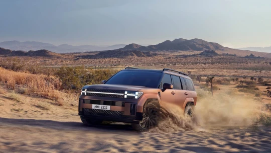 Futuristický rodinný miláčik: Autotest plug-in hybridu Hyundai Santa Fe