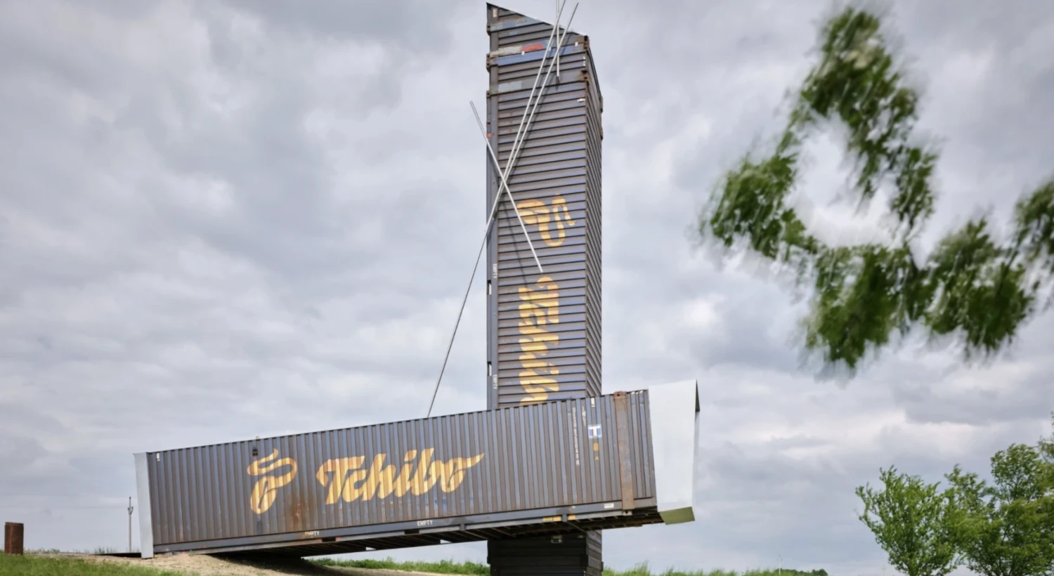 Navštívte vyhliadku z lodných kontajnerov: Za pol milióna vytvorili unikátny bod v krajine