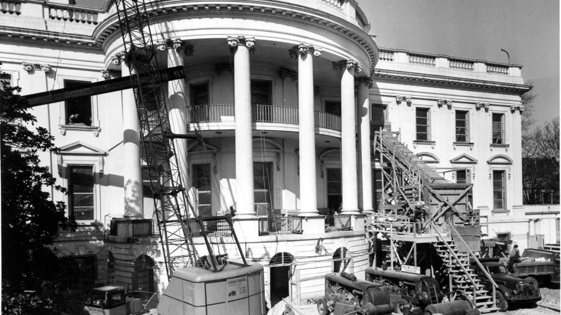 Trump zbúral krídlo, Truman ho celý vypitval. V Bielom dome sú opäť bagre