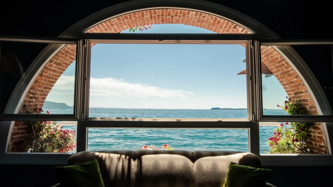 Michelinský zážitok pri jazere. Bratia kúzlia s priestorom aj chuťou v bývalých kúpeľoch