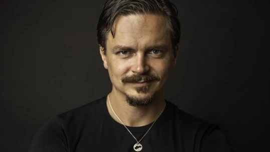 „Zlá AI“ proti „zlej AI“. Slovák zo Silicon Valley stavia obranu pre budúcnosť