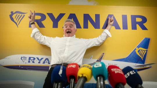 Poplatky za toalety a cestovanie „na stojáka“ v lietadle? Pomohlo nám to, tvrdí šéf Ryanairu
