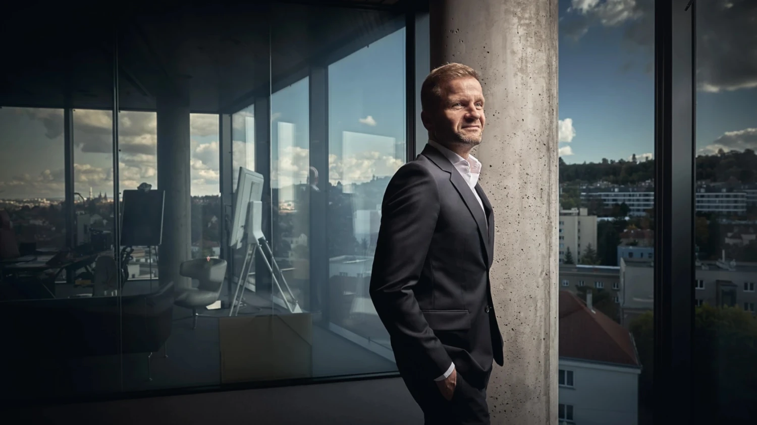 Aktuálny obrázok nemá alternatívny text. Názov súboru je: turek-f1-forbes-cesko.webp?r=eyJ3IjoyMDQ4LCJxIjo5MCwicyI6ImpwZWcifQ%3D%3D